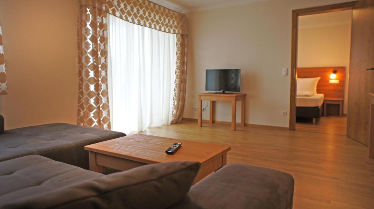 Hotel Heimfeld Restaurant Cafe Garching an Der Alz 외부 사진